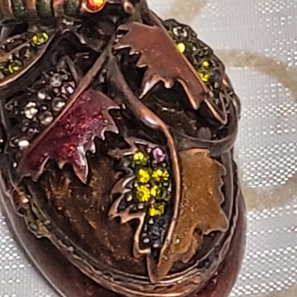 Jay Strongwater Oval Trinket Box Bee with Leaves - Picture 6 of 11